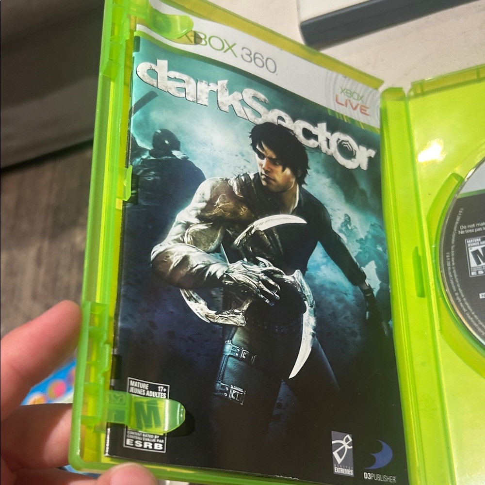 360 Dark Sector Game - Green Case - Picture 3 of 3